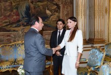 Azerbaijan’s First Lady Mehriban Aliyeva meets French President Francois Hollande (PHOTO)