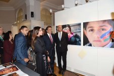 Первая леди Азербайджана Мехрибан Алиева приняла участие в официальном открытии фотовыставки «Азербайджан – страна толерантности» в Париже (ФОТО)