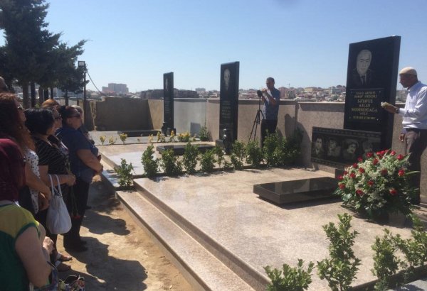 Коллектив Аздрамы почтил память Сиявуша Аслана (ФОТО)
