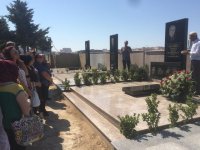 Коллектив Аздрамы почтил память Сиявуша Аслана (ФОТО)