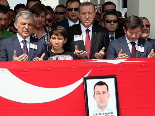 Cumhurbaşkanı Erdoğan, Iğdır’da şehit olan polis memurları Şahin ve Koç’un cenaze törenine katıldı