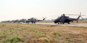 Azerbaycan Savunma Bakanı askeri bölmelerin hazırlıklarını kontrol etti (Foto Haber) - Gallery Thumbnail