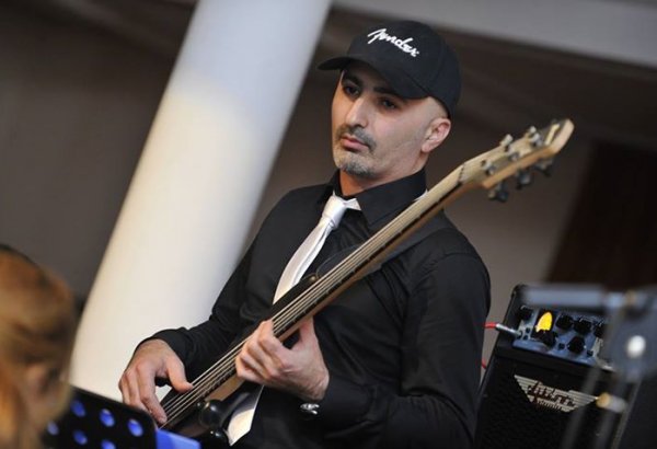 Руслан Гусейнов написал первую в Азербайджане композицию для бас-гитары (ВИДЕО)