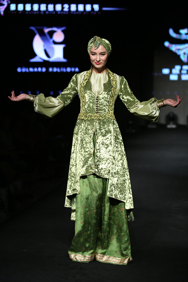 Красавицы Китая в азербайджанской национальной одежде (ВИДЕО, ФОТО)