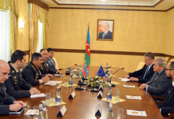 Министр обороны Азербайджана встретился с докладчиком ПАСЕ
