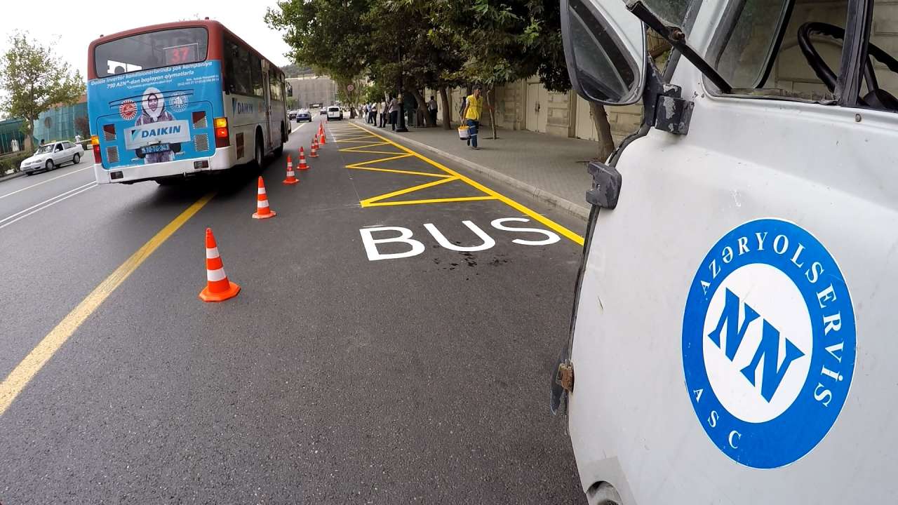 Новая информативная разметка перед автобусными остановками в Баку (ФОТО-ВИДЕО)