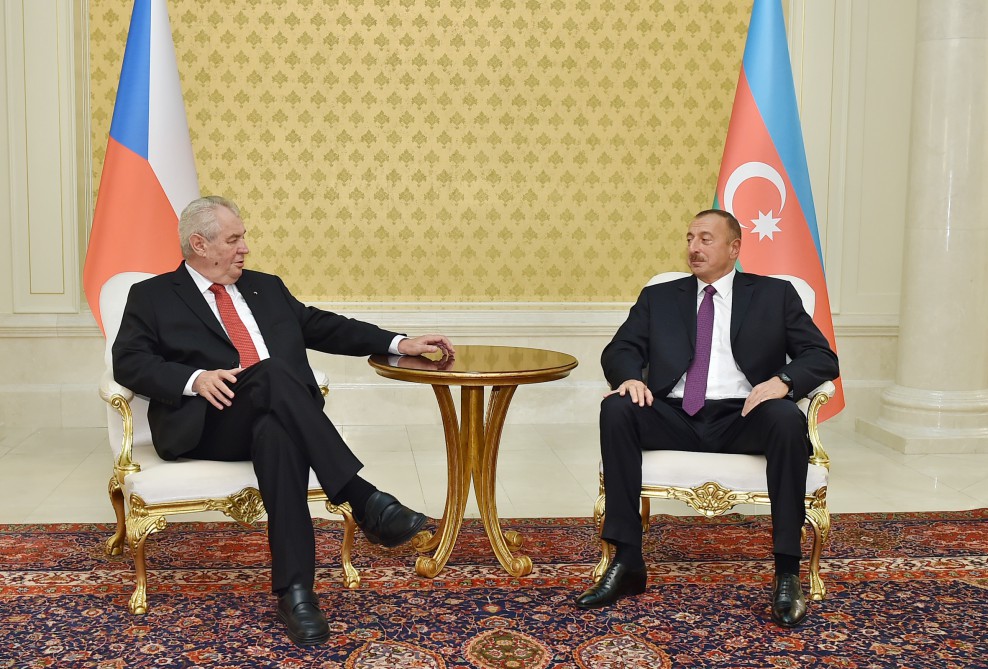 Состоялась встреча президентов Азербайджана и Чехии один на один