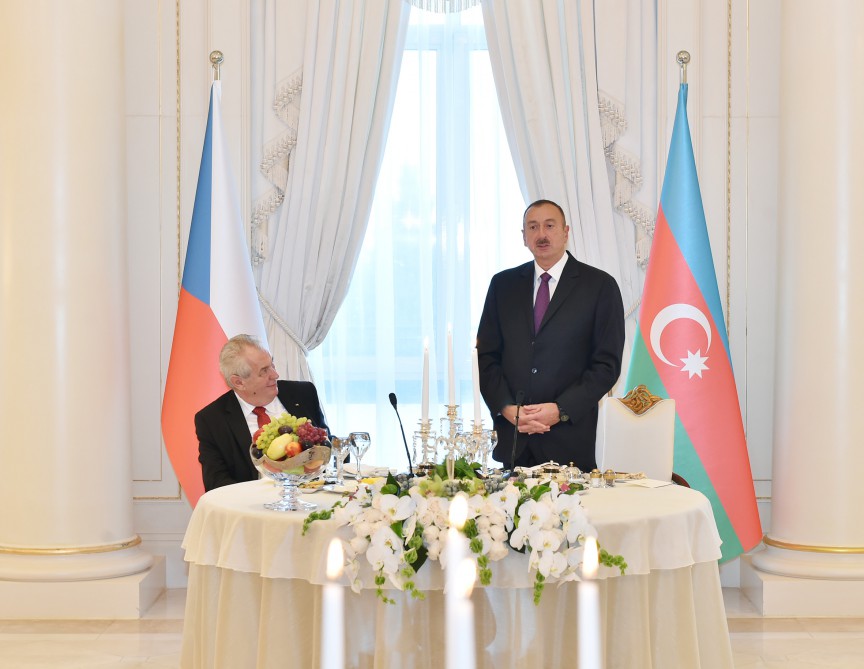 От имени Президента Азербайджана был устроен официальный прием в честь Президента Чехии
