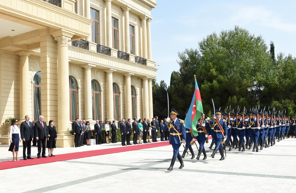 Official meeting ceremony held in Azerbaijan for Czech president
