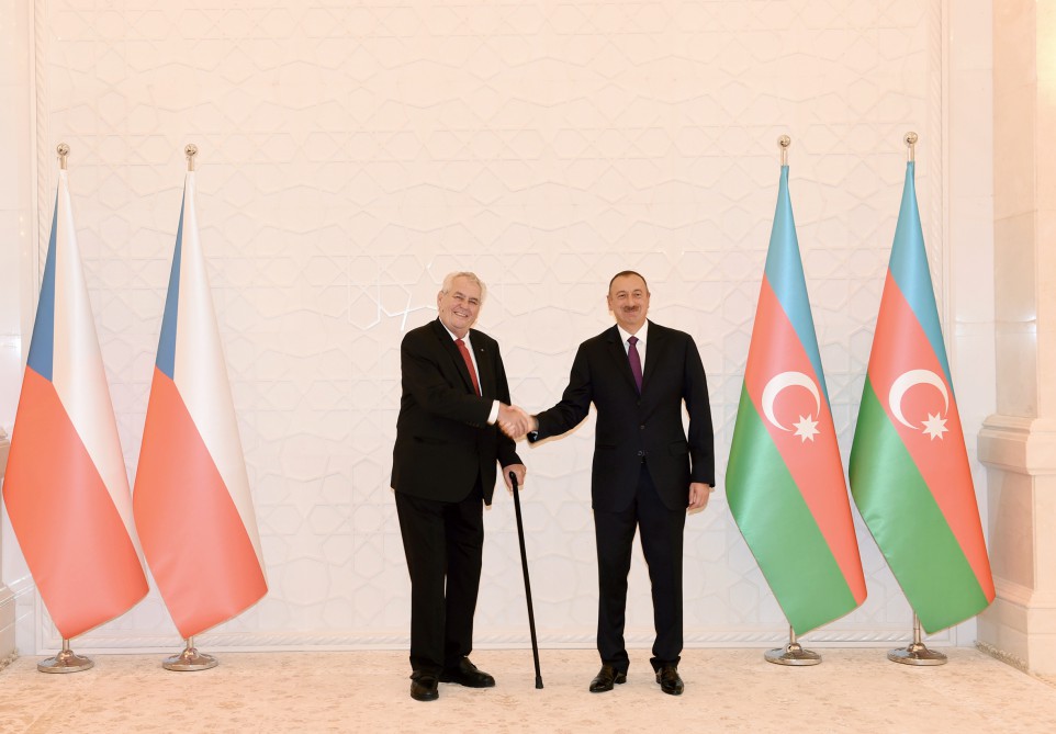 Official meeting ceremony held in Azerbaijan for Czech president