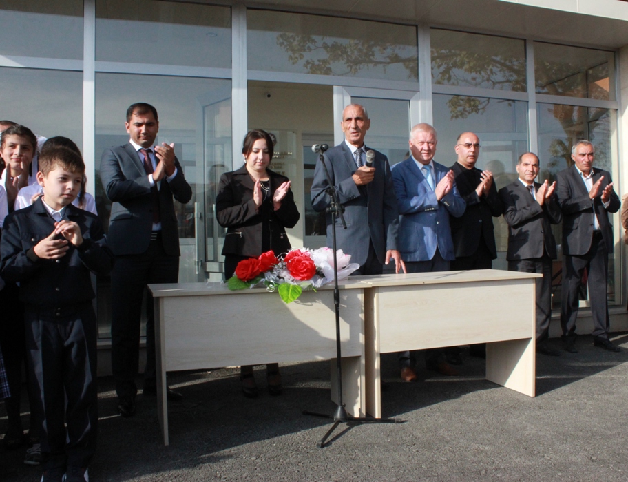 Глава Россотрудничества посетил азербайджанскую школу (ФОТО)