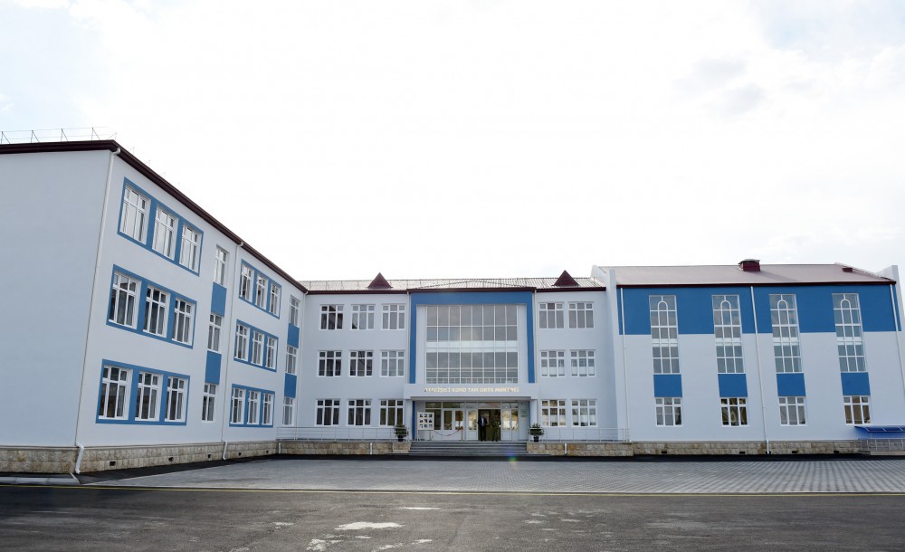 Prezident İlham Əliyev Kürdəmirin Atakişili kəndində tam orta məktəb binasının açılışında iştirak edib (FOTO)