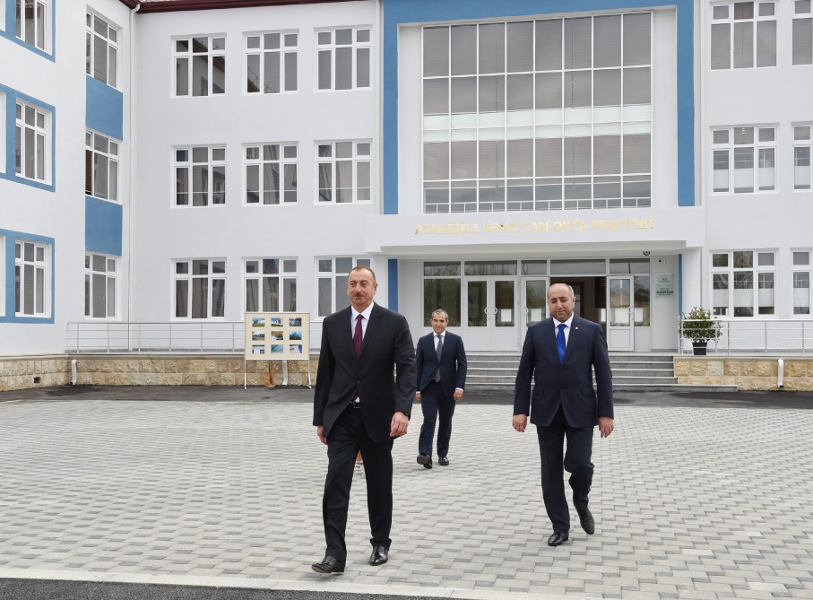 Президент Ильхам Алиев принял участие в открытии здания школы в кюрдамирском селе (ФОТО)