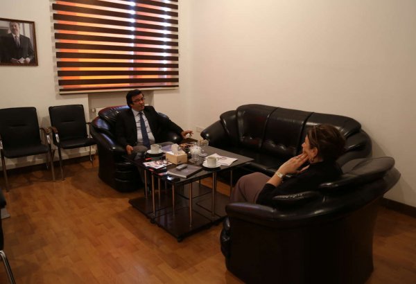 Avrasiya Yazarlar Birliyinin baş direktoru Yaqub Öməroğlu
Tərcümə Mərkəzində