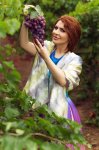 Певица Хатун в виноградном саду (ФОТО)