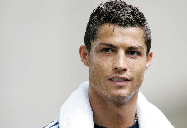 Ronaldo özünün 500-cü qolunu vurub