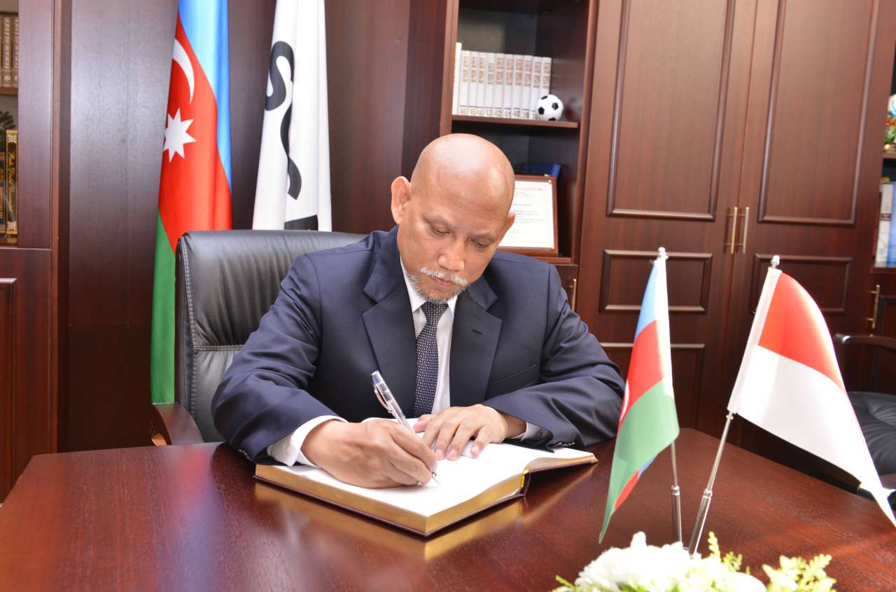 Baku Higher Oil School to establish relations with Indonesia