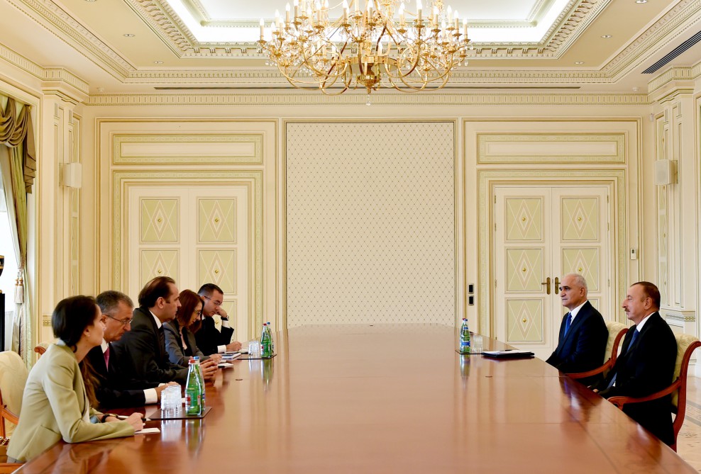 Президент Азербайджана принял делегацию во главе с вице-премьером Сербии