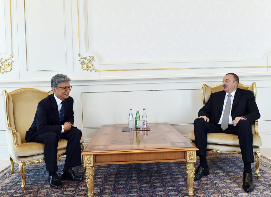 Президент Азербайджана принял посла Кореи в связи с завершением его дипмиссии