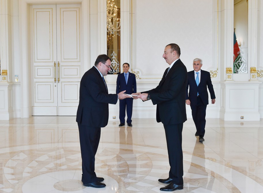 Президент Азербайджана принял верительные грамоты посла Венгрии (ФОТО)