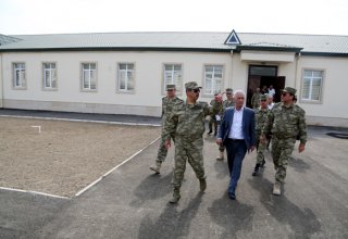 Министр обороны Азербайджана проверил ход строительства военных объектов (ФОТО)