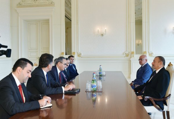 Президент Азербайджана принял делегацию во главе с министром таможни и торговли Турции