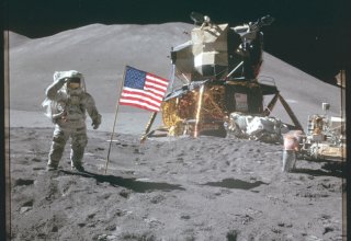 Одиннадцать частных компаний помогут НАСА вернуться на Луну