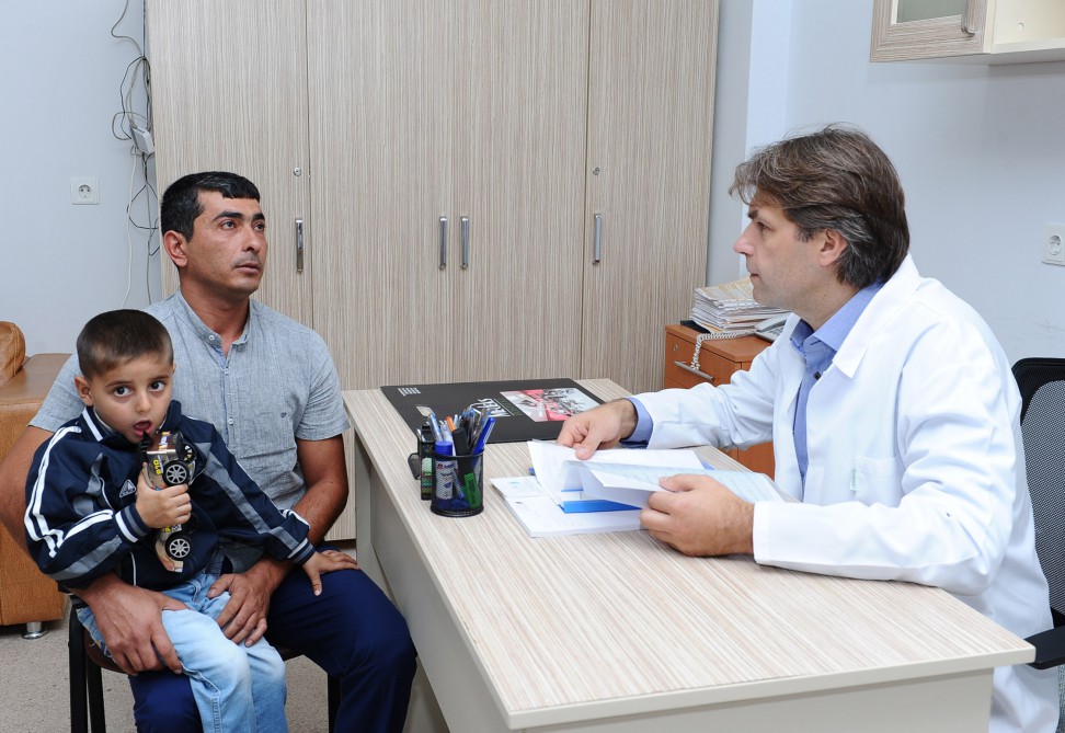 При поддержке Фонда Гейдара Алиева проведены операции кохлеарной имплантации лицам с нарушением слуха (ФОТО)