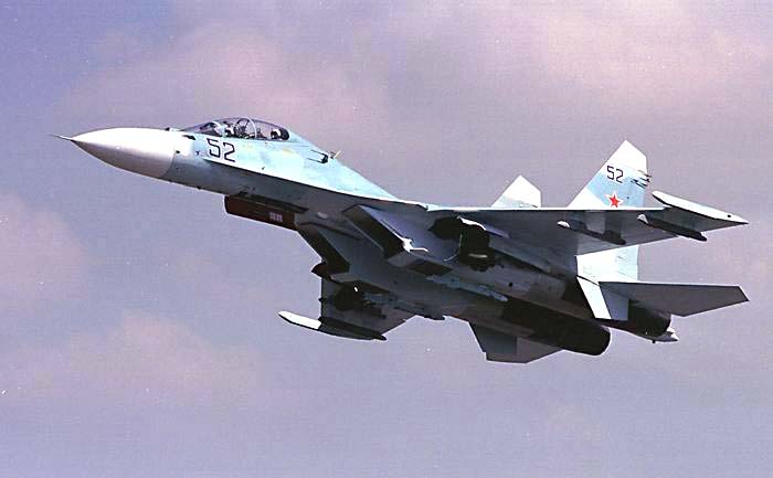 Rus savaş uçağı ABD uçağına alçalarak manevra yaptı