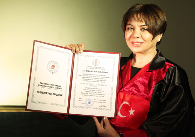 Сугра Багирзаде удостоена почетного звания Международной академии наук