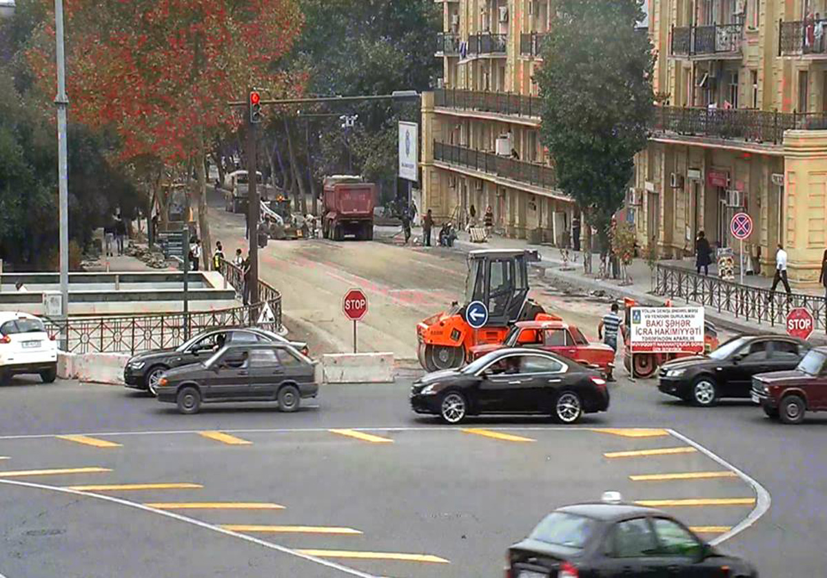 В Баку ремонтируется еще одна дорога (ФОТО)
