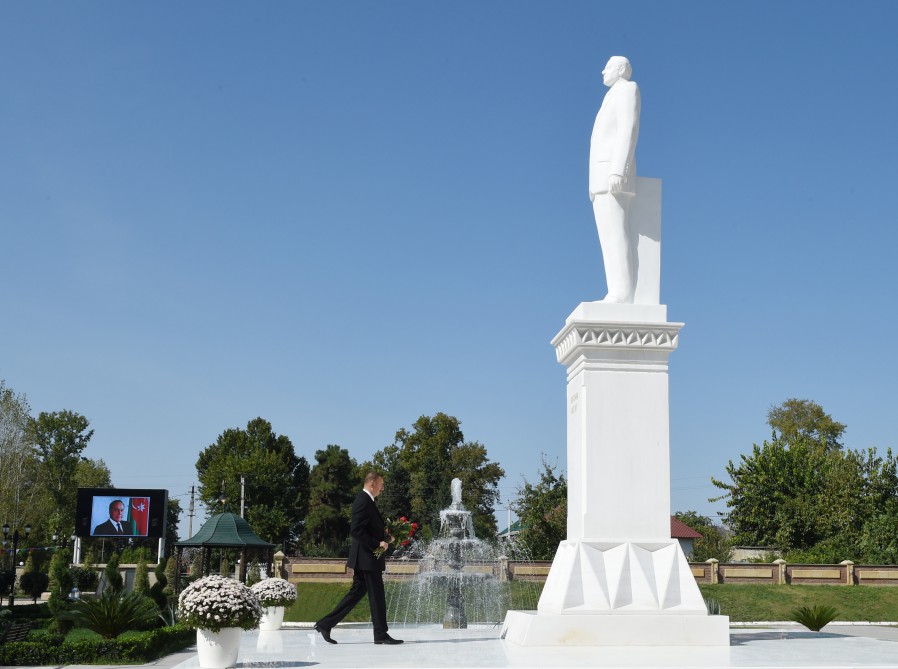 Ilham Aliyev visits a statue of national leader Heydar Aliyev in Goychay