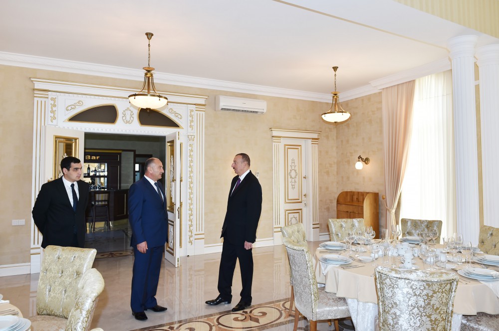 Президент Ильхам Алиев ознакомился с условиями, созданными в придорожном центре отдыха в Уджаре (ФОТО)