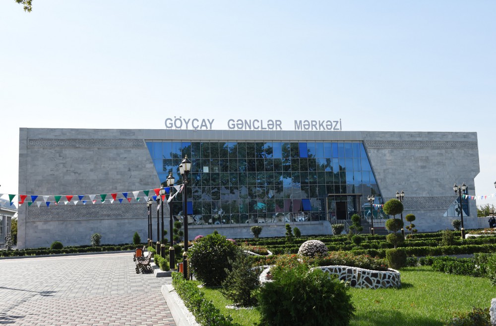 Президент Азербайджана принял участие в открытии Молодежного центра в Гейчае (ФОТО)