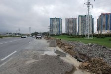 На одной из автодорог Баку устанавливают ливневую канализацию