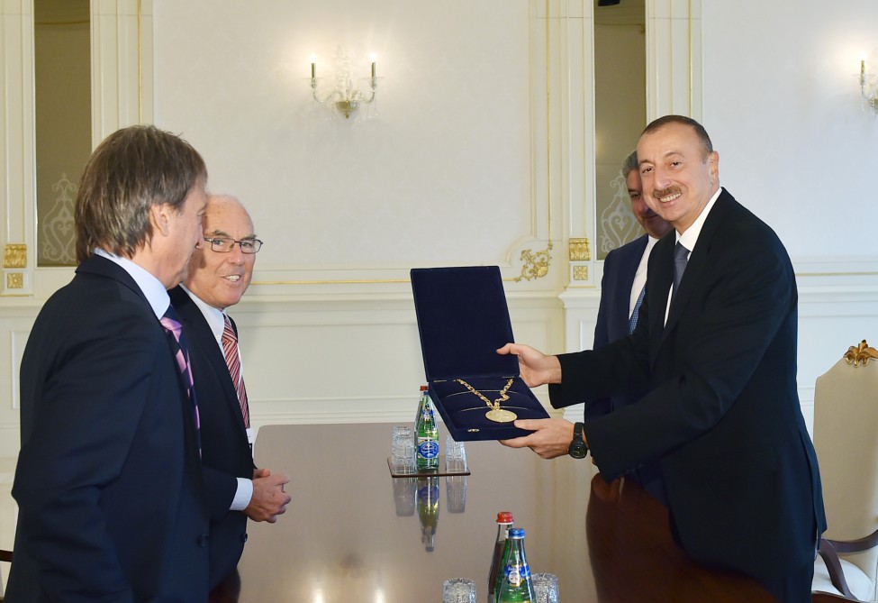 Президент Ильхам Алиев награжден специальной медалью Международного движения Fair Play  (ФОТО)