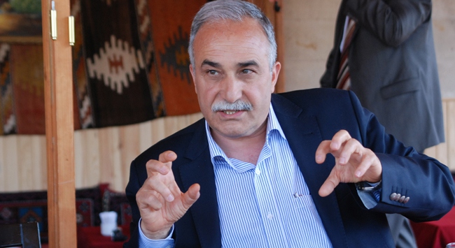 Министр Турции призвал крестьян покинуть большие города