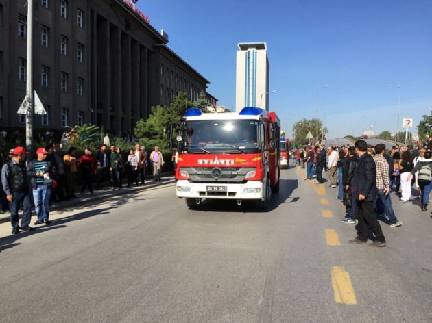 Полиция Турции разрешила возложить цветы к месту трагедии в Анкаре