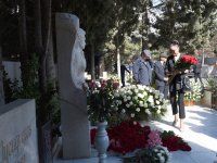 First Lady Mehriban Aliyeva pays respect to prominent Orientalist Aida Imanguliyeva