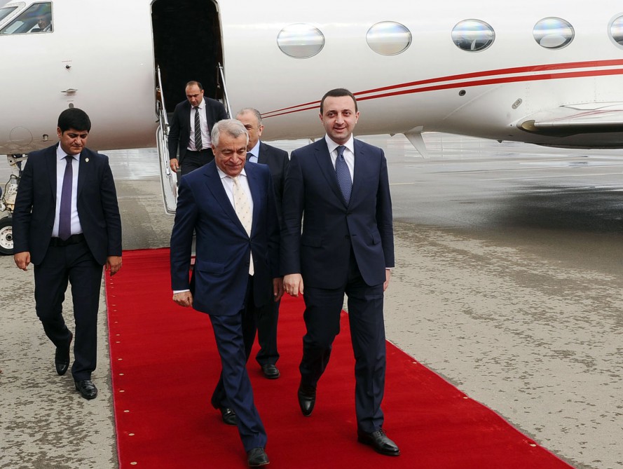 Премьер Грузии прибыл с визитом в Азербайджан