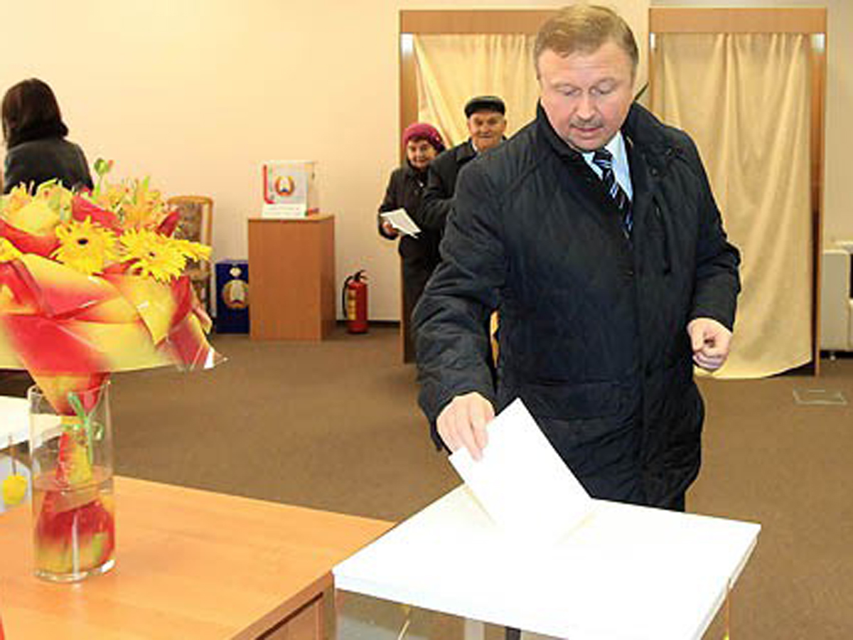 Премьер-министр Беларуси проголосовал на выборах Президента