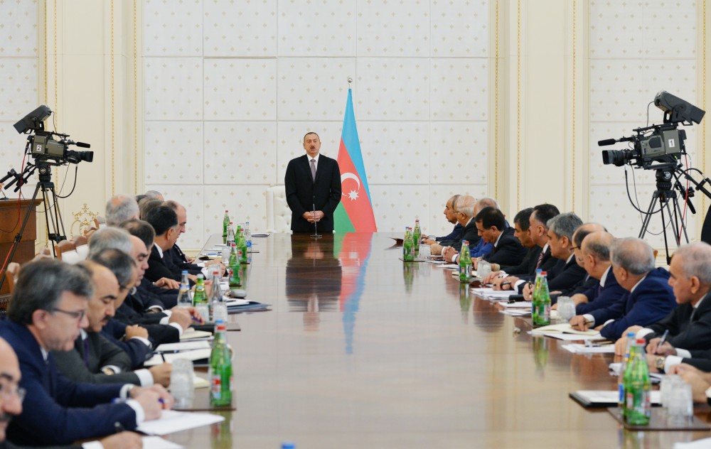 Azerbaijani president chairs Cabinet of Ministers’ meeting on first nine months of 2015