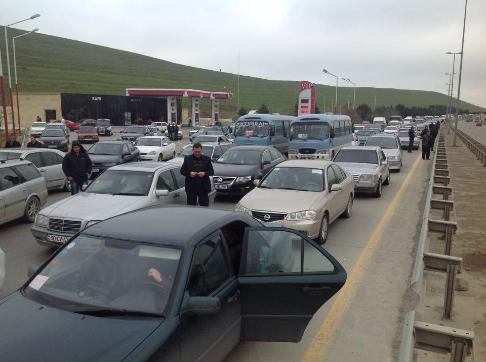 На автодороге Баку-Сумгайыт вновь возник затор