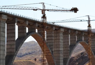 Azerbaijan-Iran railway bridge to be ready at year-end