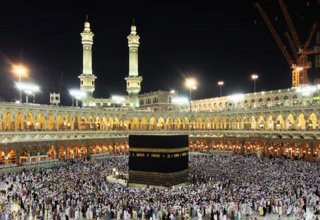 Muslim pilgrims descend on Mecca for haj, Saudis warn against politics
