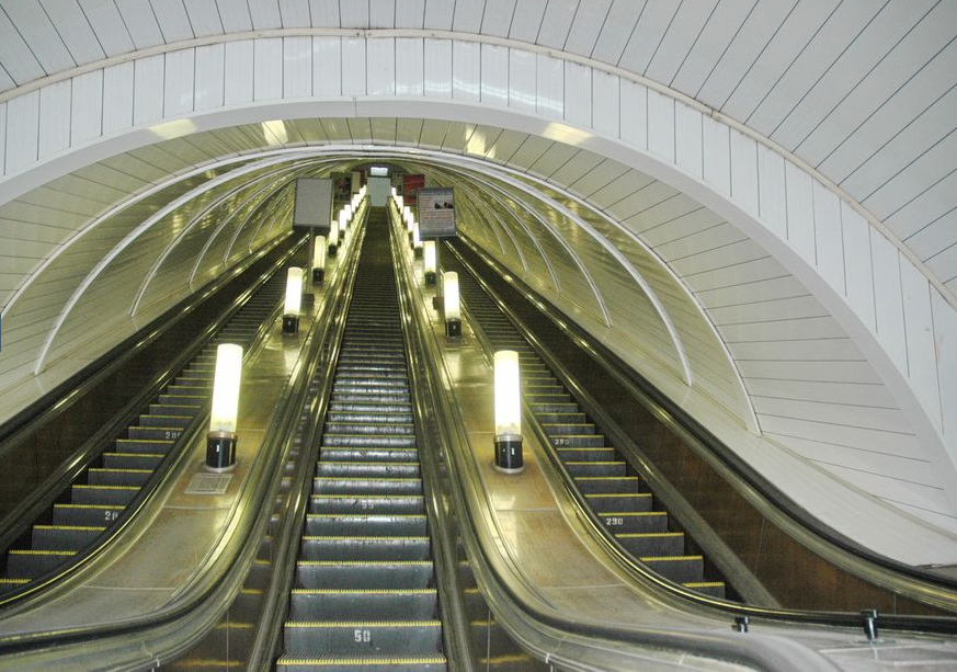 Metronun "Nizami" stansiyasında 4 ay əvvəl dayanan eskalator istifadəyə verilir