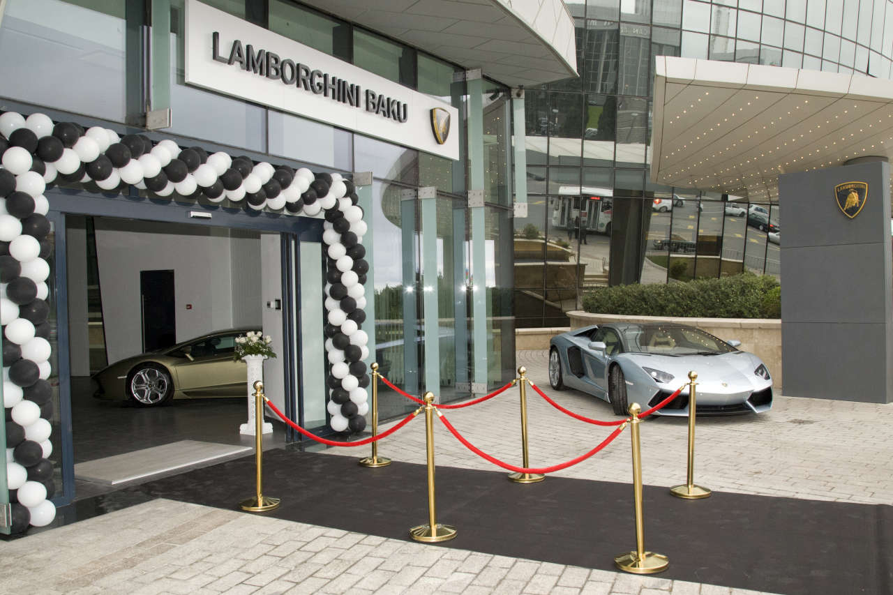 В Баку открылся Lamborghini Store (ФОТО)