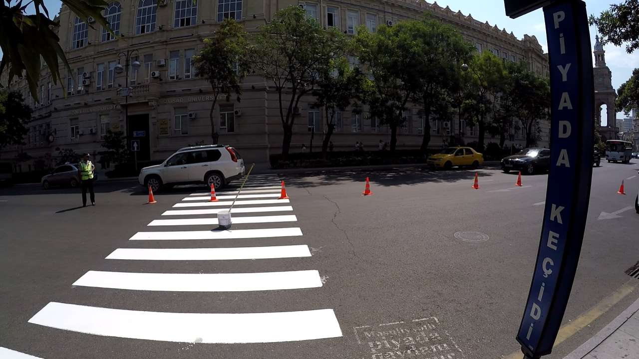 На улицах и проспектах Баку обновили пешеходную разметку (ФОТО) - Gallery Image