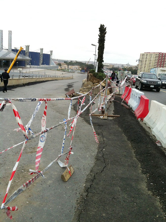 Бакинский автовокзальный комплекс о проседании примыкающей к нему дороги  (ФОТО)