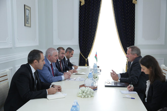 Посол США посетил ЦИК Азербайджана